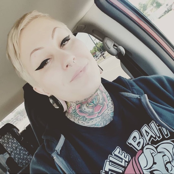 Meet your Posher, Aubrey - Picture 1 of 2